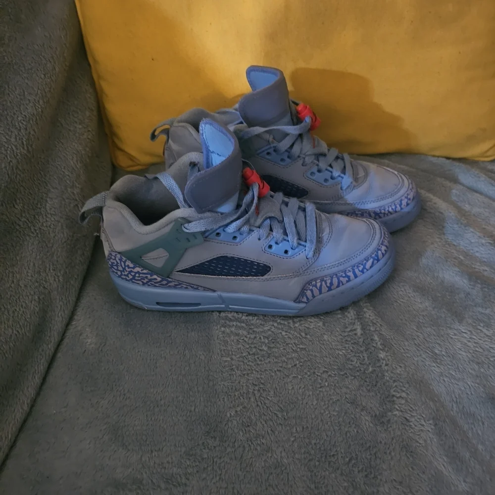 Jordan Spizike Low Houston Oilers Kids Sneakers in Gray and Blue. 4.5Y Unisex - Picture 2 of 14